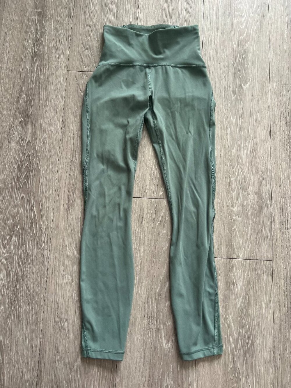 Lululemon Seafoam Green Mesh Detail High Rise Yoga Leggings Size 2 Athletic